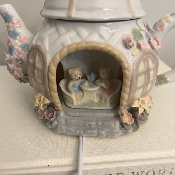 Royal Albert Rare 2006 bears Floral Tea House musical lamp. Retired tea pot. - Picture 1 of 6